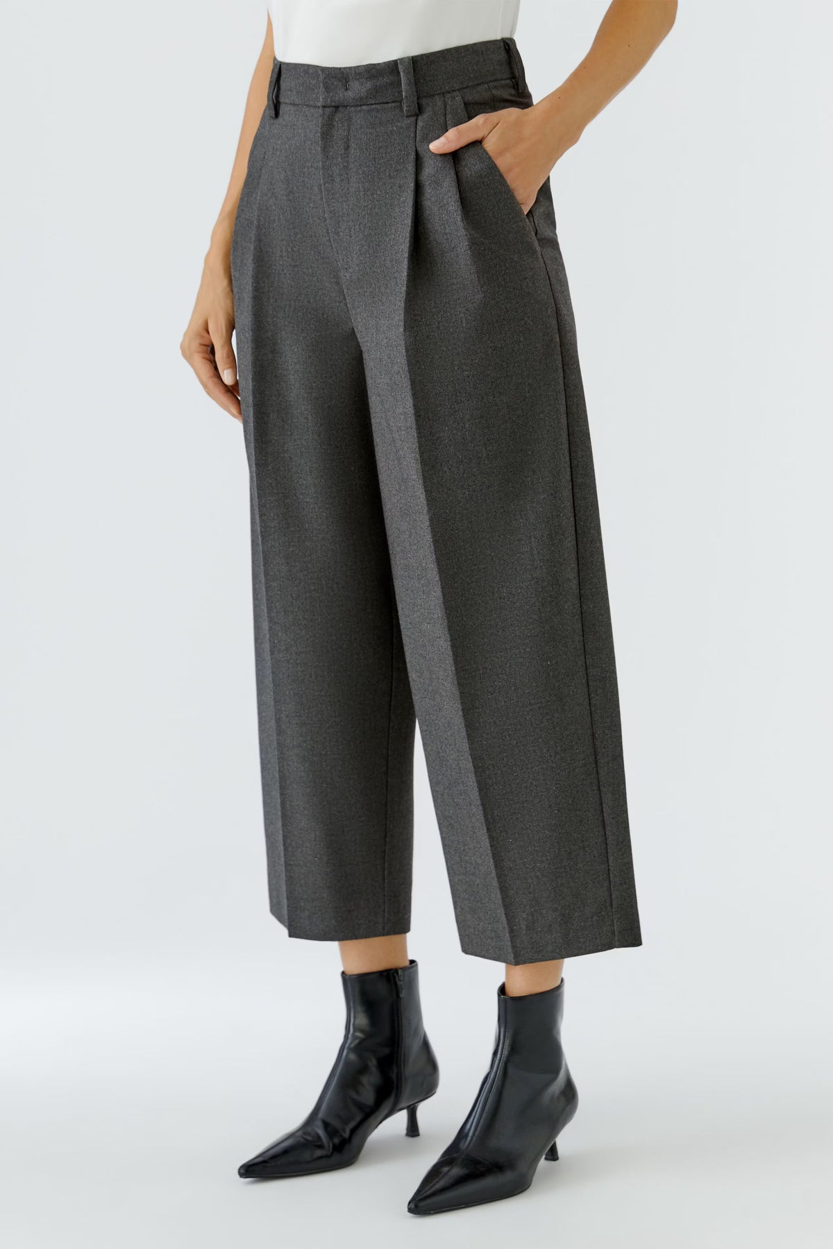 Pleat-Front Trouser