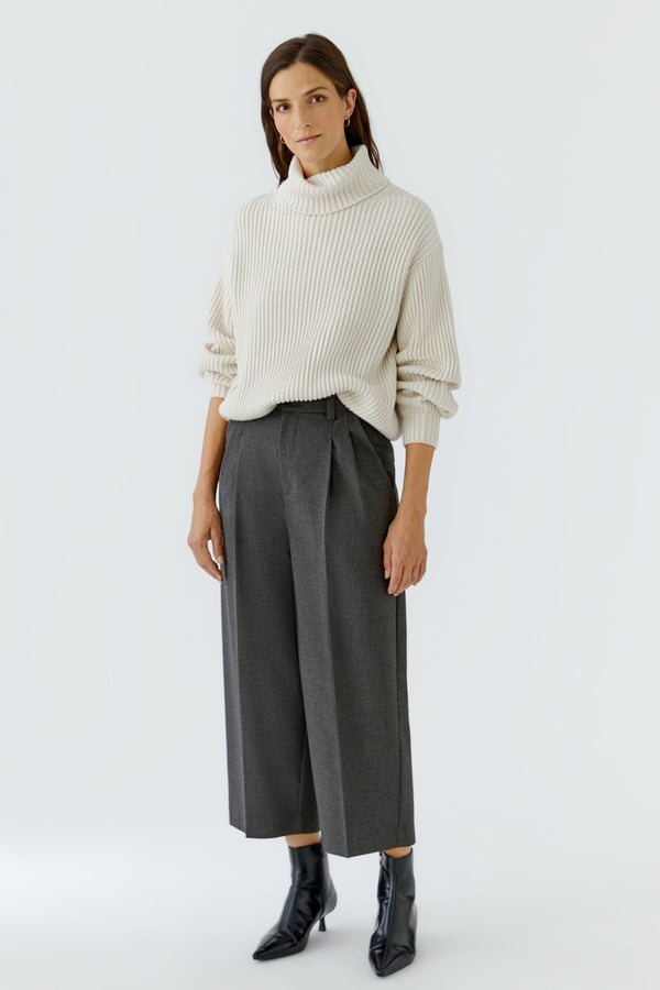 Pleat-Front Trouser